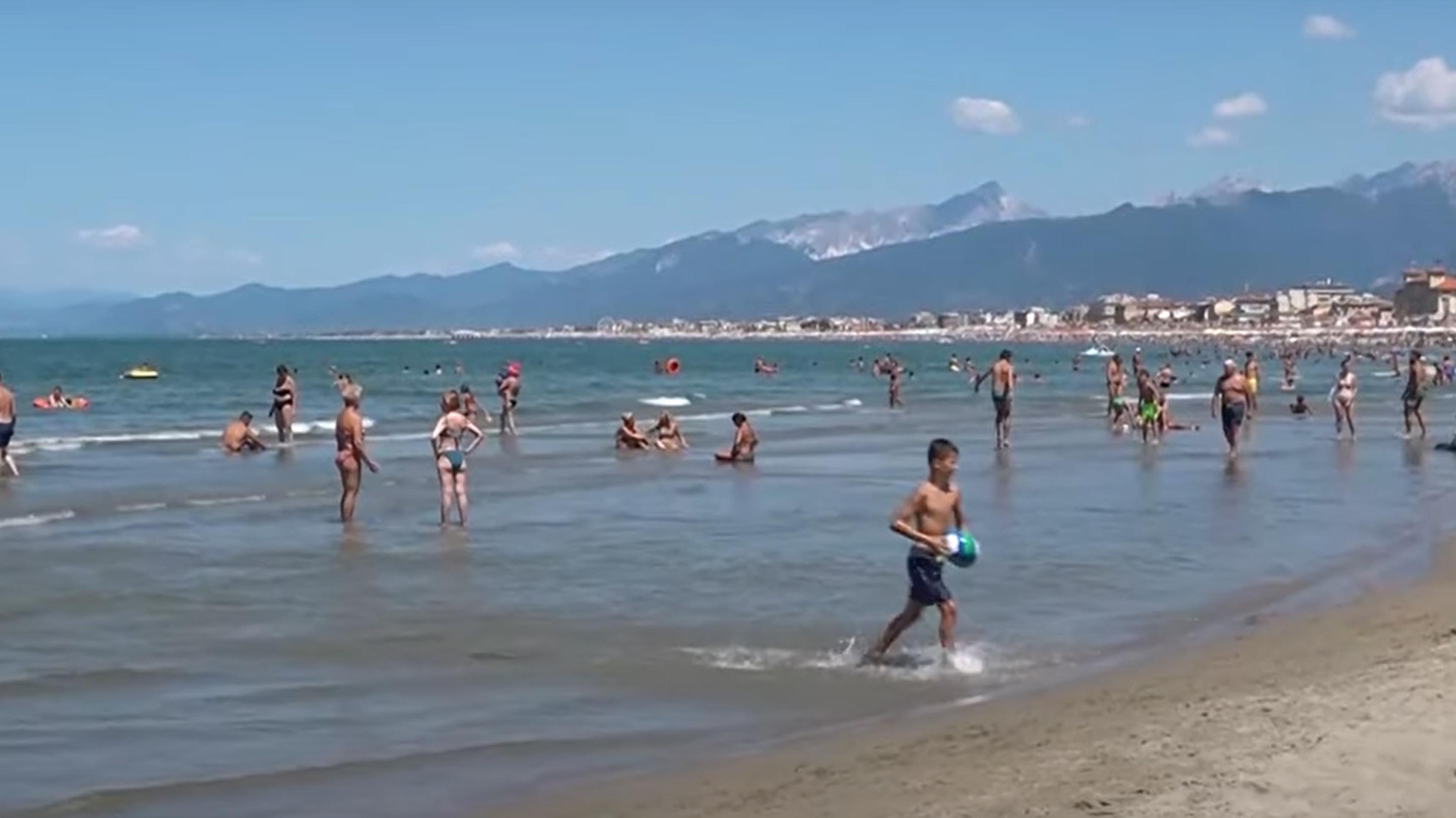 Ponte Di Ognissanti Temperature Estive In Versilia Bagni In Mare