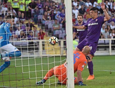 Fiorentina batte Napoli con tripletta di Simeone