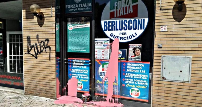 Imbrattata con vernice rosa sede elettorale Forza Italia