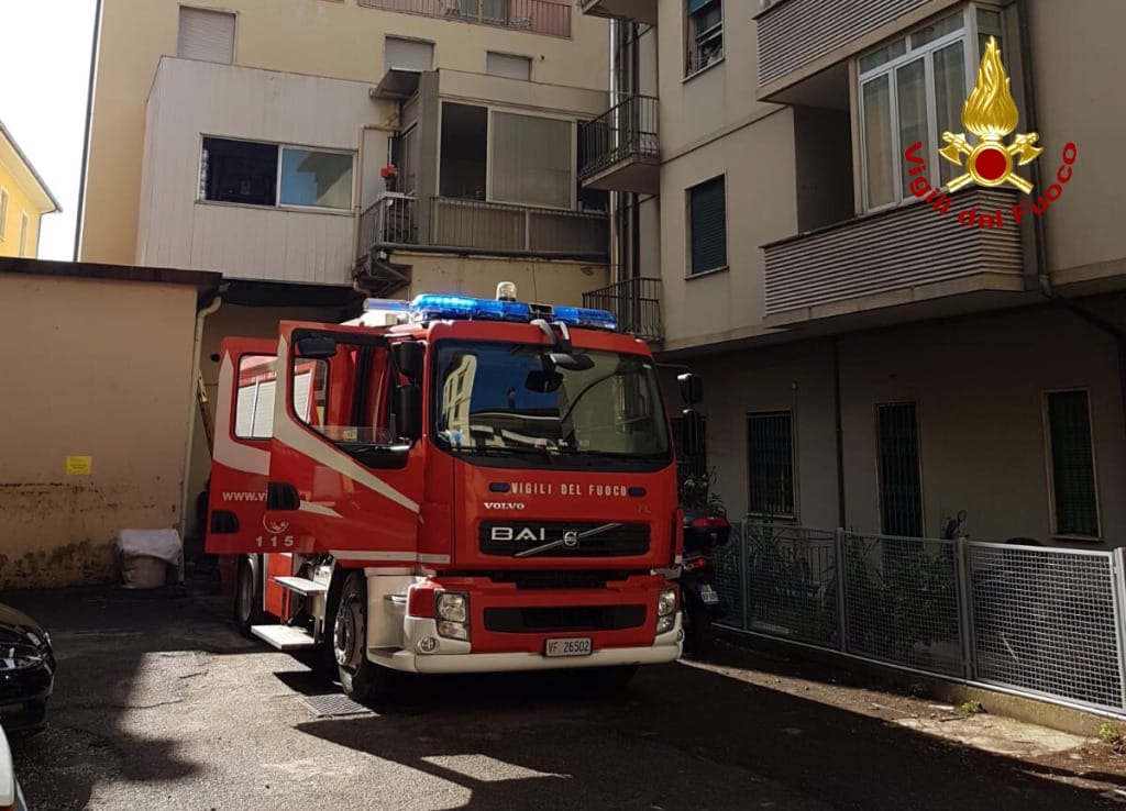 Hotel in fiamme a Montecatini, evacuate 150 persone 