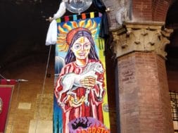 Palio di Siena: drappellone senza benedizione, vescovo “non rispetta caratteri cultura mariana”