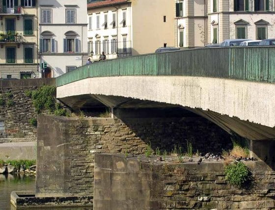Firenze:  ponte Vespucci chiuso (di nuovo)  a mezzi pesanti