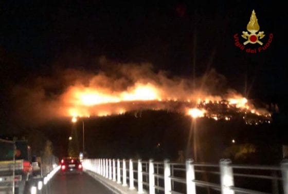 Incendi nel Pisano: ancora alte fiamme su Serra e ad Avane