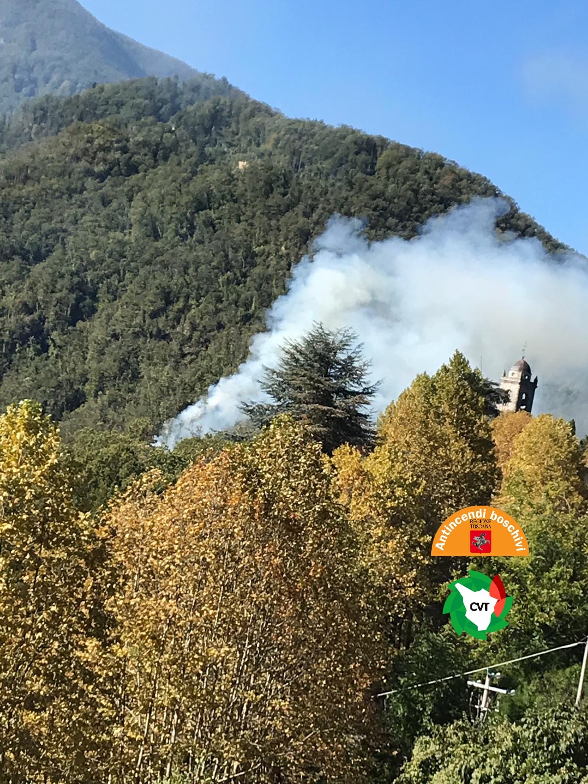 Incendi: fiamme nei boschi di Stazzema e a Belvedere di Camaiore