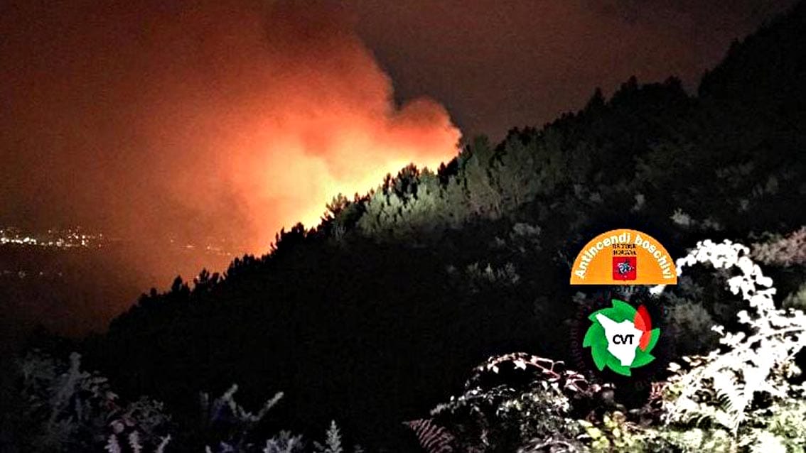 Nuovo incendio sul Monte Serra, colpito questa volta il versante lucchese