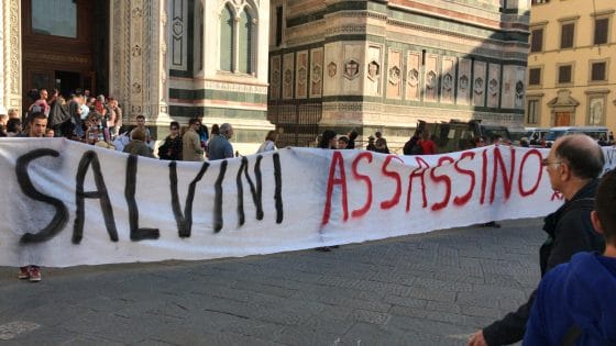 Firenze, striscione studenti: “Salvini assassino”
