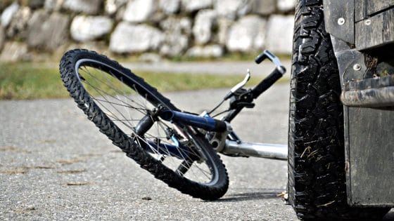 Empoli, trovato morto in strada: non emergono tracce bici su furgone