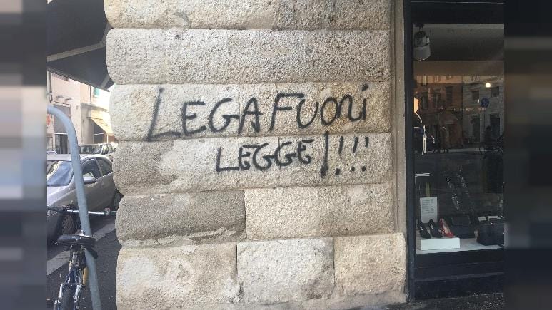 Livorno: scritta “Fuorilegge” su nuova sede Lega