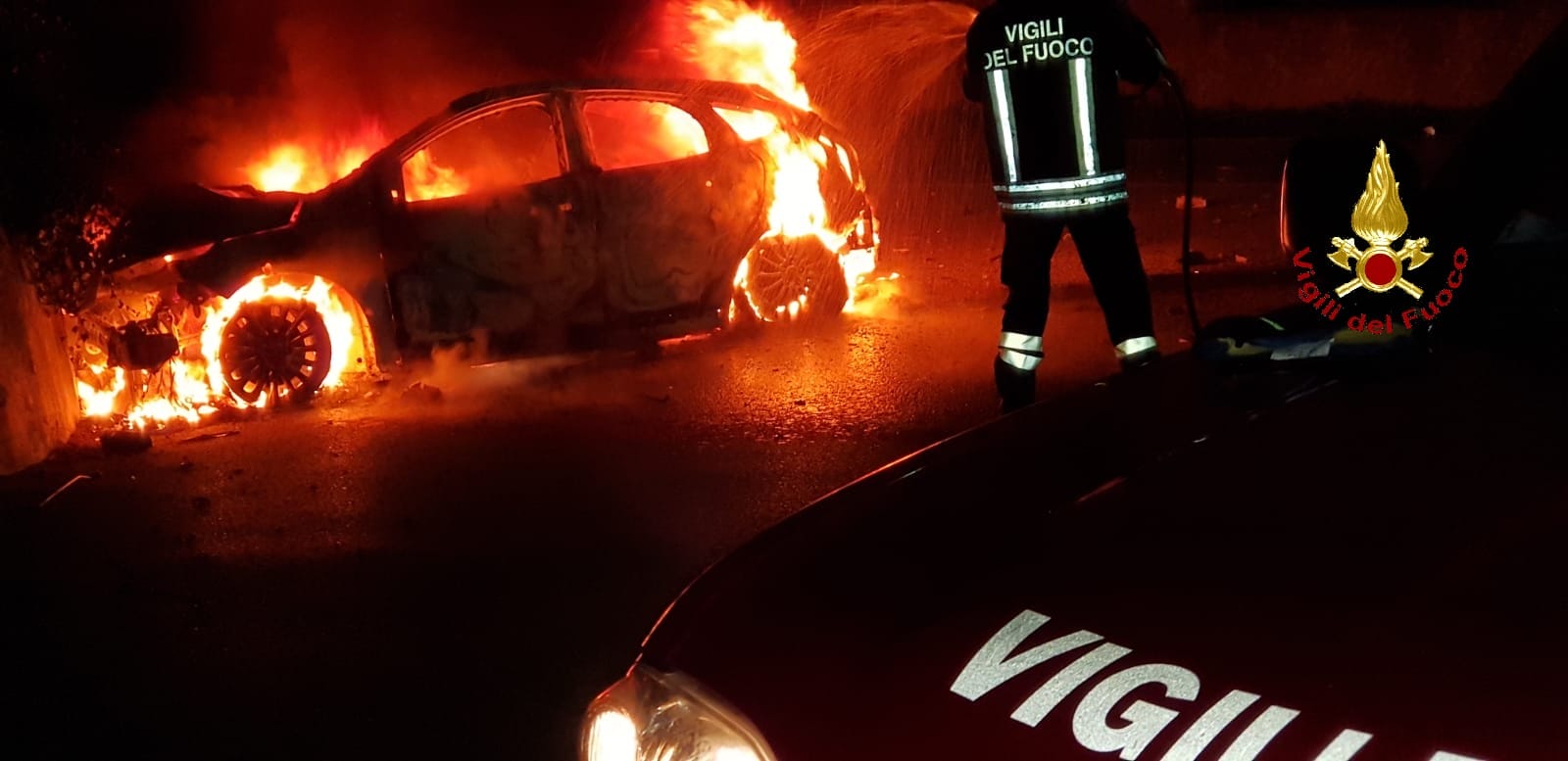 auto si incendia a Paganico