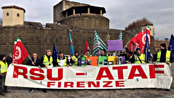 Flash mob lavoratori Ataf a Pitti