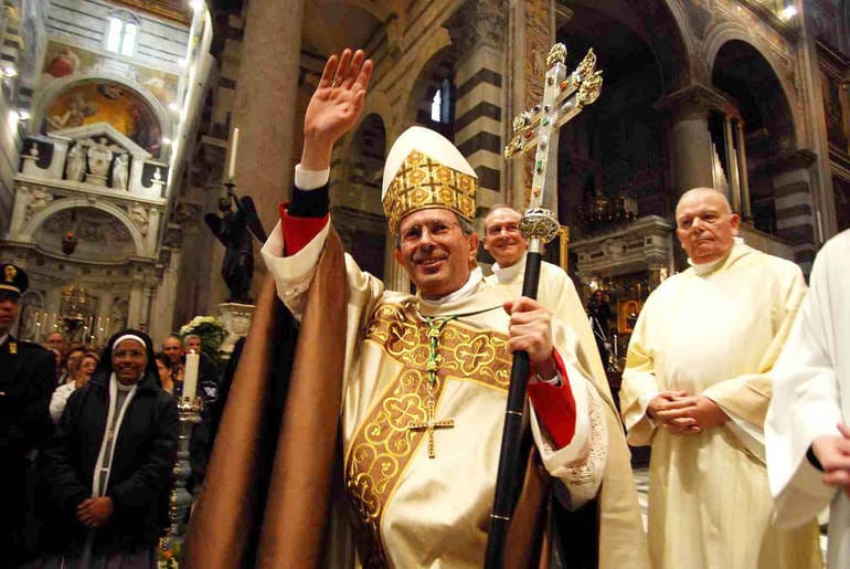 L'arcivescovo di Pisa, mons Benotto