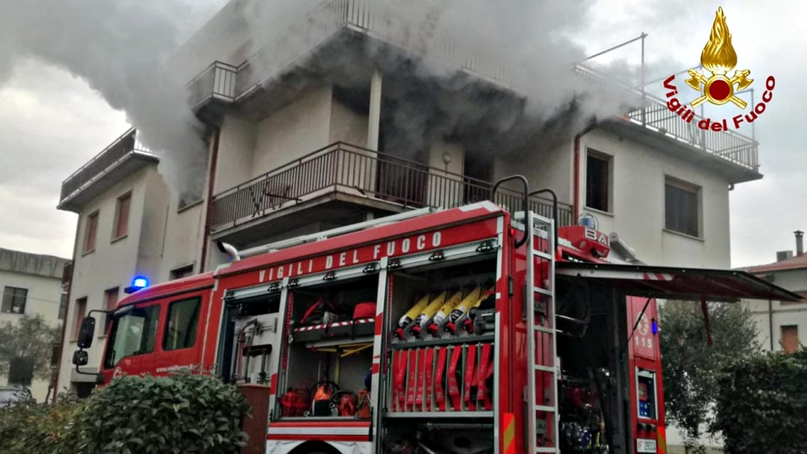 Incendio in appartamento nel Pistoiese, 1 ferito
