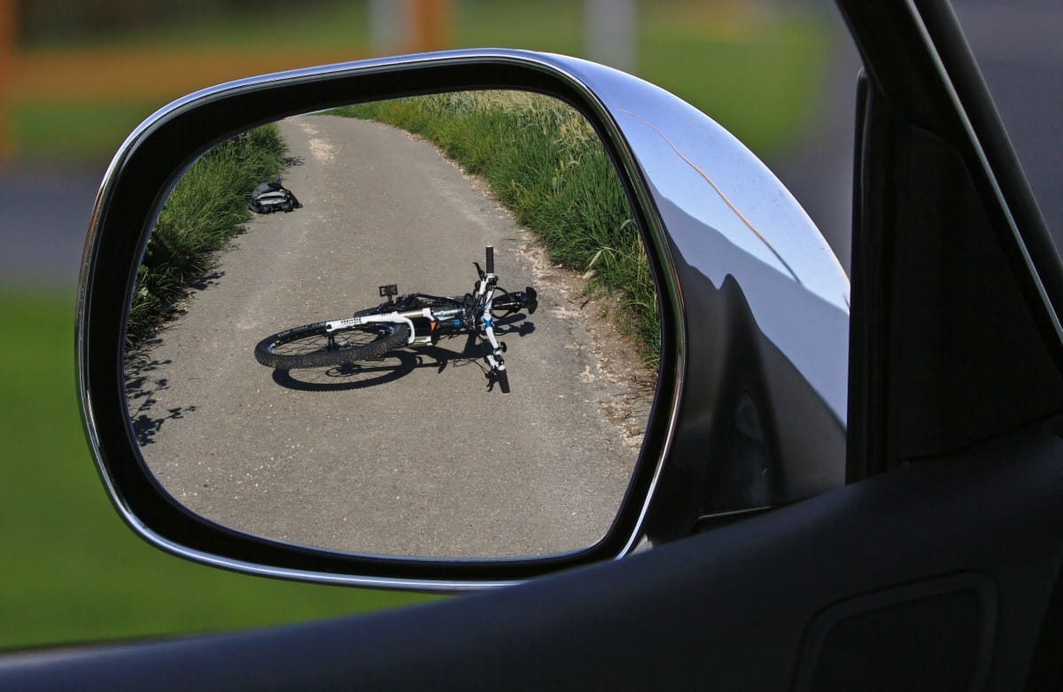 Pisa, auto travolge ciclista, morto