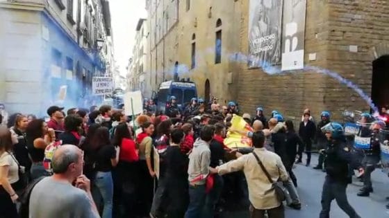 25 Aprile: tensione durante corteo Iam a Firenze, protesta contro prefetta a Prato