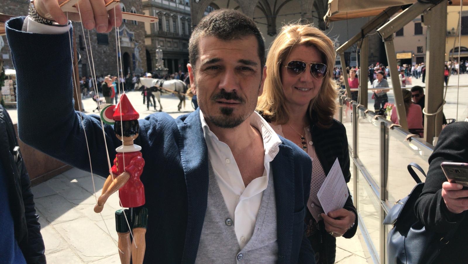 Elezioni Firenze: Forza Italia contro Nardella, in piazza Signoria con Pinocchio