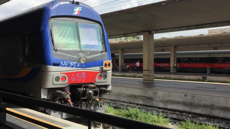 Prato, Covid: ragazza fatta scendere dal treno dopo due starnuti
