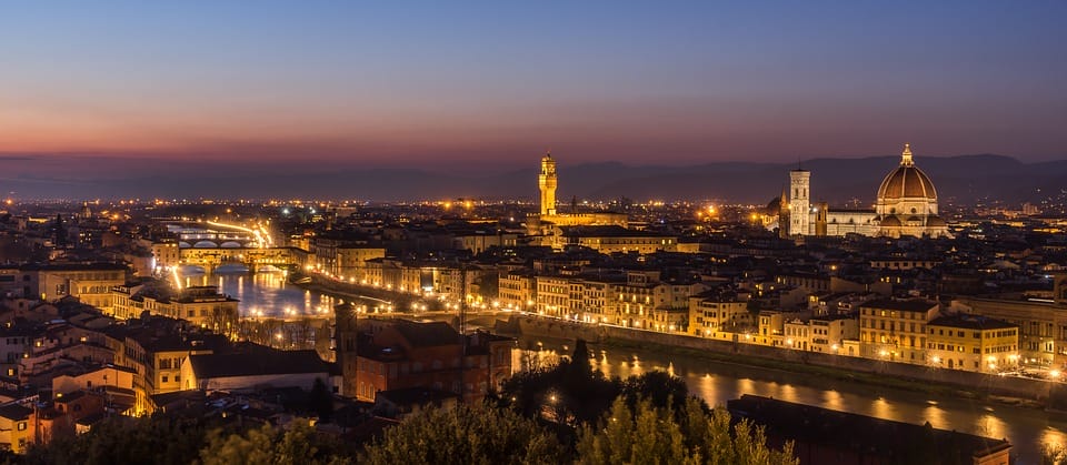 Firenze luce proiettata da Torre Arnolfo a Consolato Usa