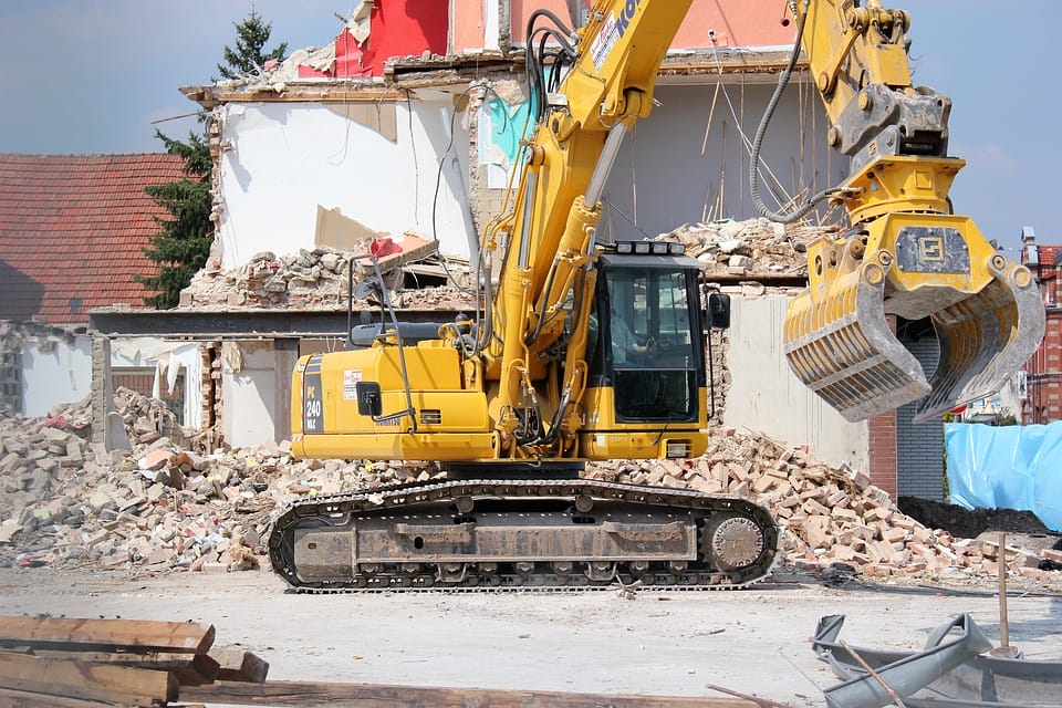 Legambiente: abusi edilizi Toscana, solo il 13% demoliti