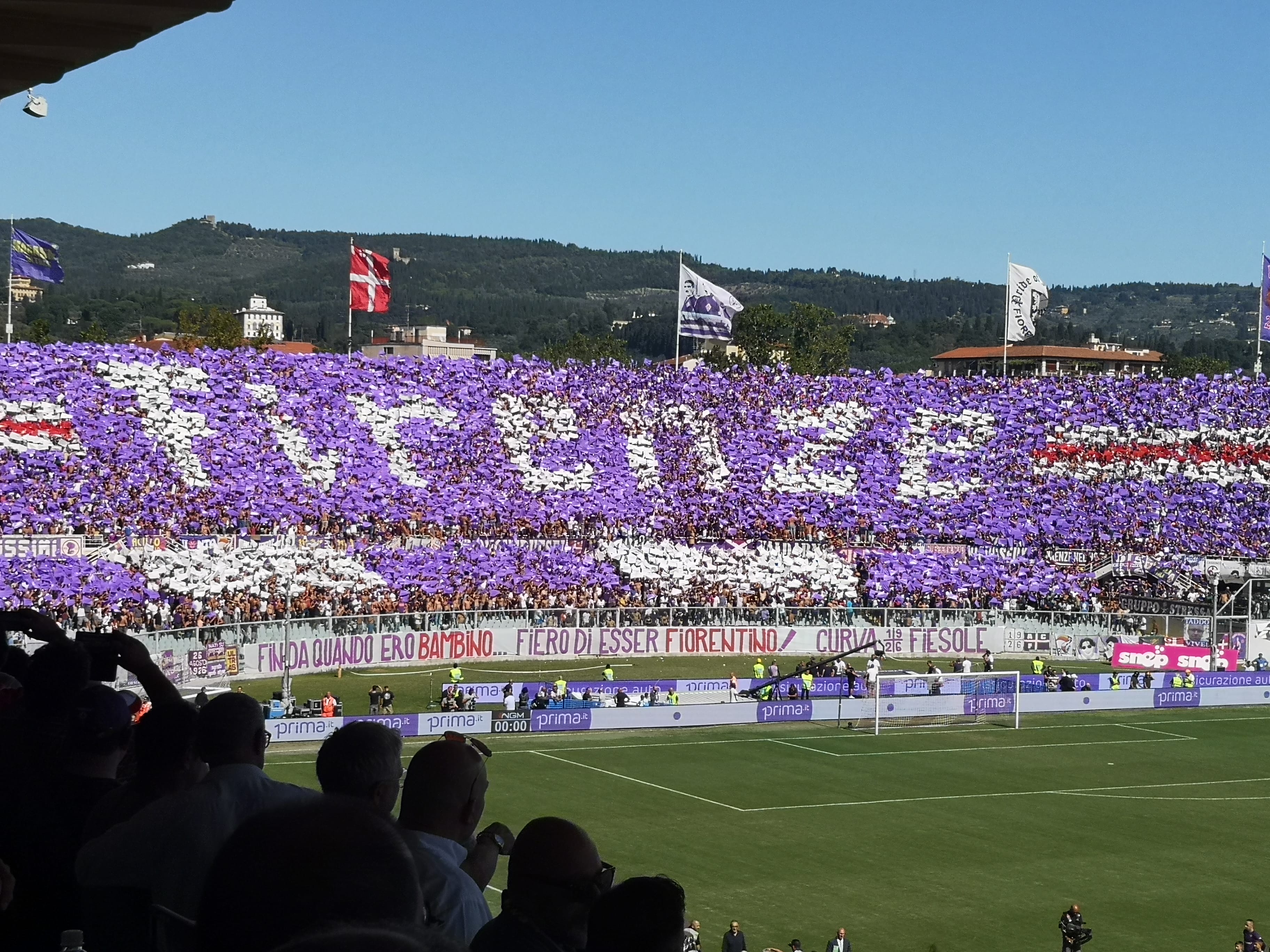 Fiorentina-Juventus, la coreografia dei tifosi