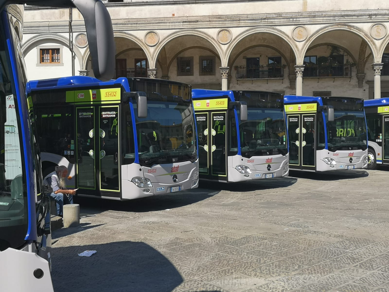 Presentati nuovi 12 autobus ibridi acquistati da Ataf Gestioni