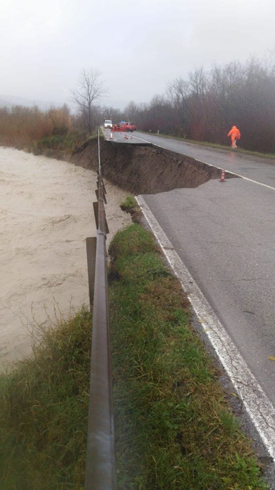 Maltempo: crolla tratto Cassia nel Senese, Rossi “Proclamato lo stato di emergenza regionale”