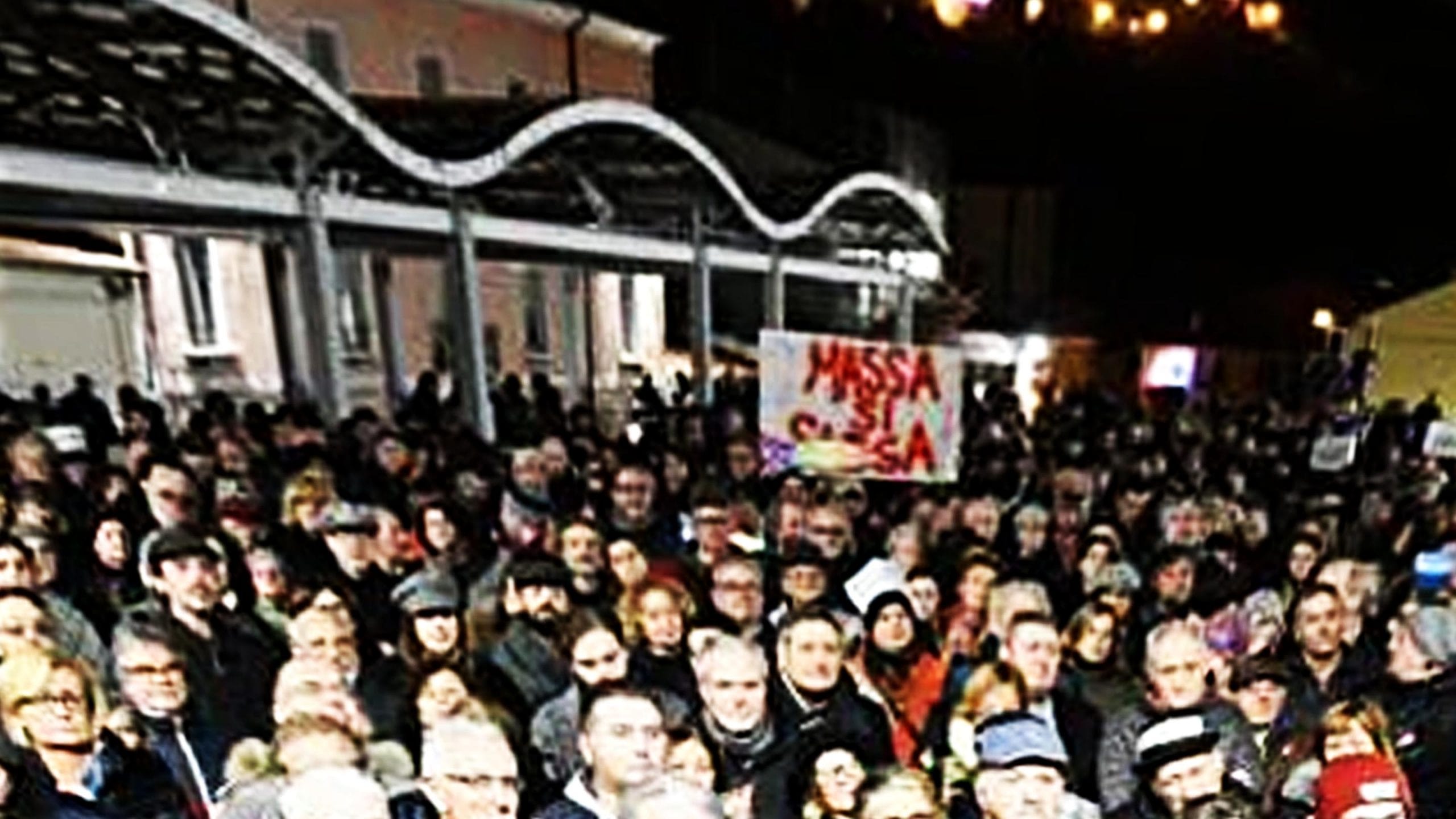 Movimento delle Sardine, un migliaio a manifestazione a Massa