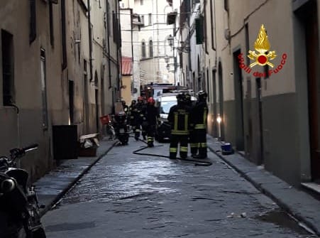 Fuga di gas in strada Firenze, evacuato un locale in via dello Sprone