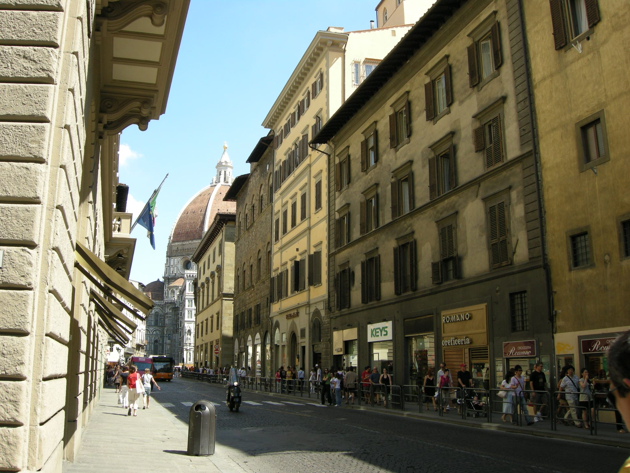 Firenze, via Cerretani diventa pedonale