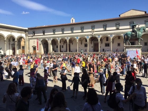 Firenze, oltre mille in piazza “La scuola si-cura non si chiude”