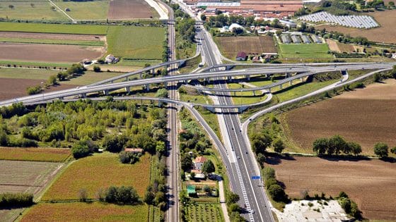 Cede giunto viadotto E45 in Toscana, traffico deviato
