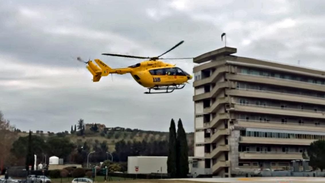 Pietrasanta: studente cade da terrazzo, è grave