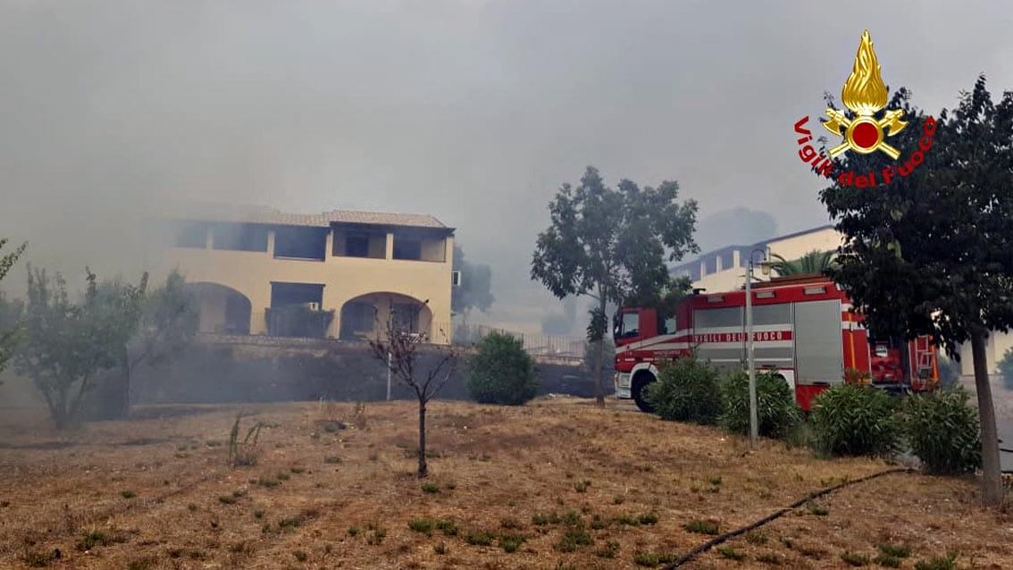 Incendio a Campiglia evacuato residence