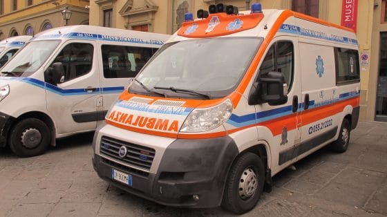 Firenze: trovato uomo gravemente ferito in strada. Ipotesi pestaggio