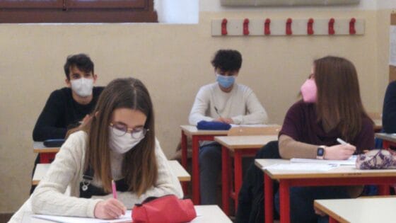Consiglio Toscana: Screening di massa nelle scuole e aiuti famiglie
