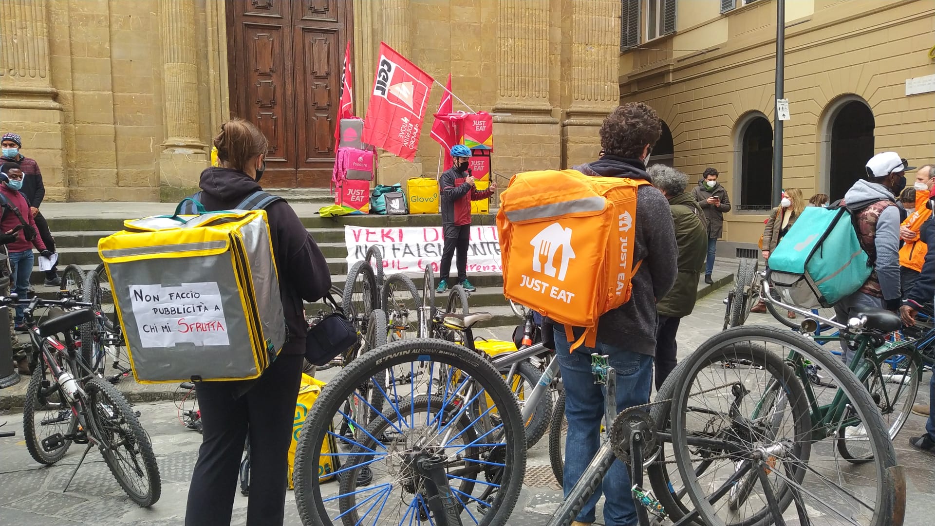 No delivery day: biciclettata di protesta dei rider, “Vogliamo diritti e dignità lavoro”