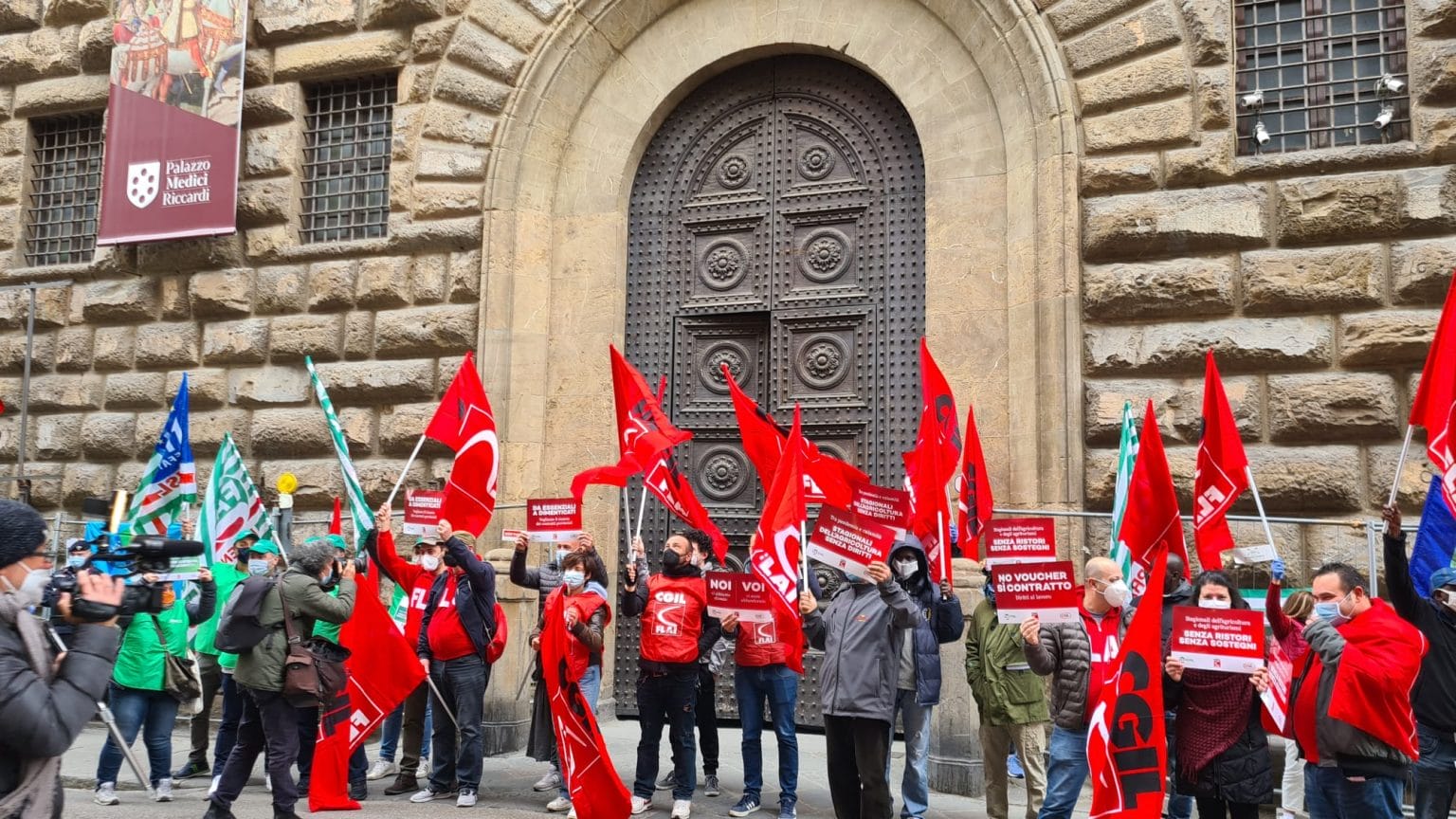 Lavoro agricolo: proteste davanti alle prefetture Firenze, Siena, Grosseto e Arezzo