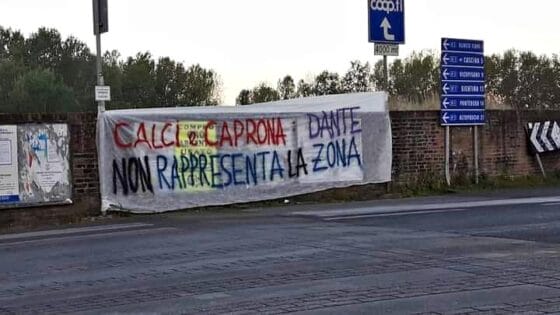 Striscione contro murale dedicato al Sommo Poeta Dante