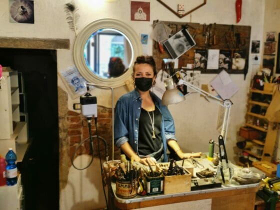 “Far stare fermo un artigiano è difficile”, intervista ad un’orafa fiorentina