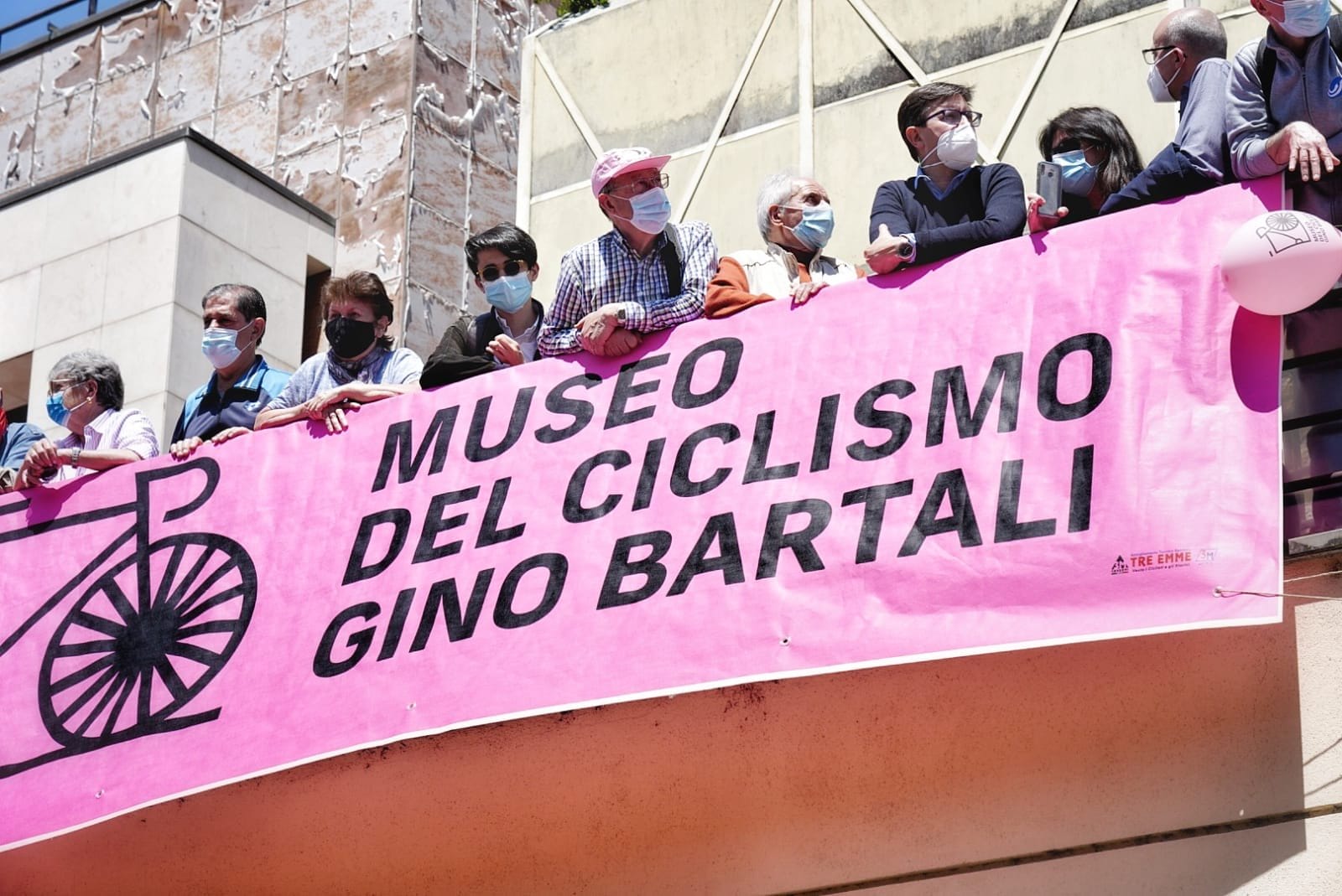Giro d’Italia a Firenze: passaggio davanti al museo Gino Bartali