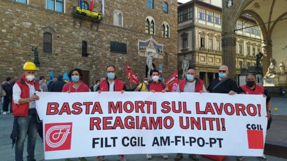 🎧 “200 infortuni mortali sul lavoro da inizio anno: basta morti”: flash mob sindacati in Piazza Signoria
