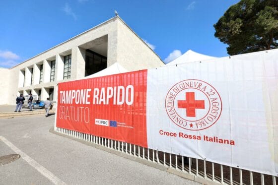 🎧 Tamponi Covid gratuiti: aperta tensostruttura Croce Rossa alla Stazione di Firenze