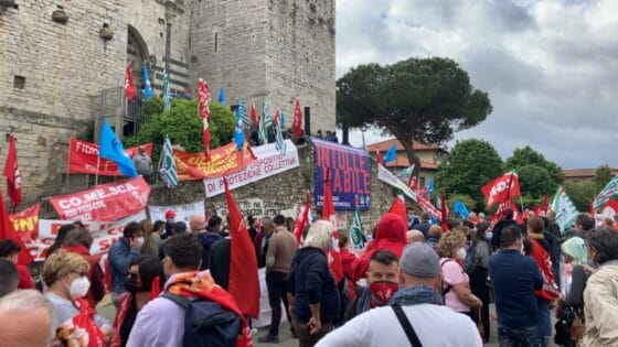 Prato: “Morire di lavoro è intollerabile”, sindacati, istituzioni e cittadini in piazza