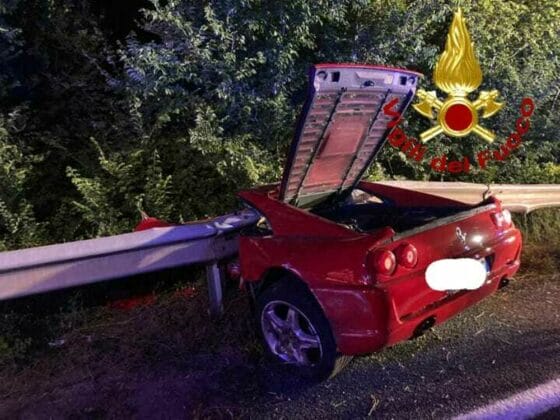 Incidente mortale sulla Fi-Pi-Li: alla guida di una Ferrari perde controllo auto