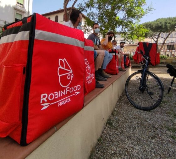 🎧 “Partecipate al crowdfunding per Robin Food”: la prima cooperativa fiorentina autogestita dai rider