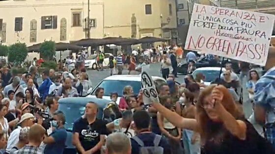 No-Green Pass: organizzatori replicano a accuse CNA su manifestazione p.zza Strozzi