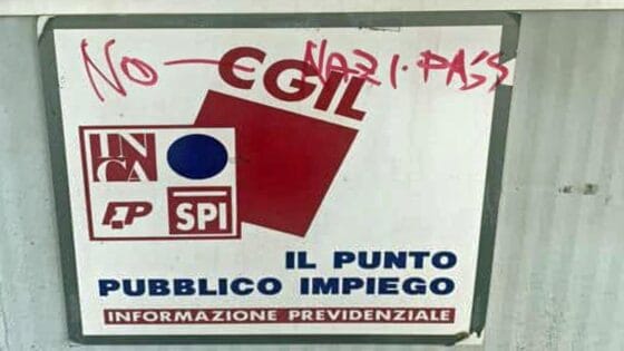 Cgil, scritta ‘no nazi pass’ su sede Careggi
