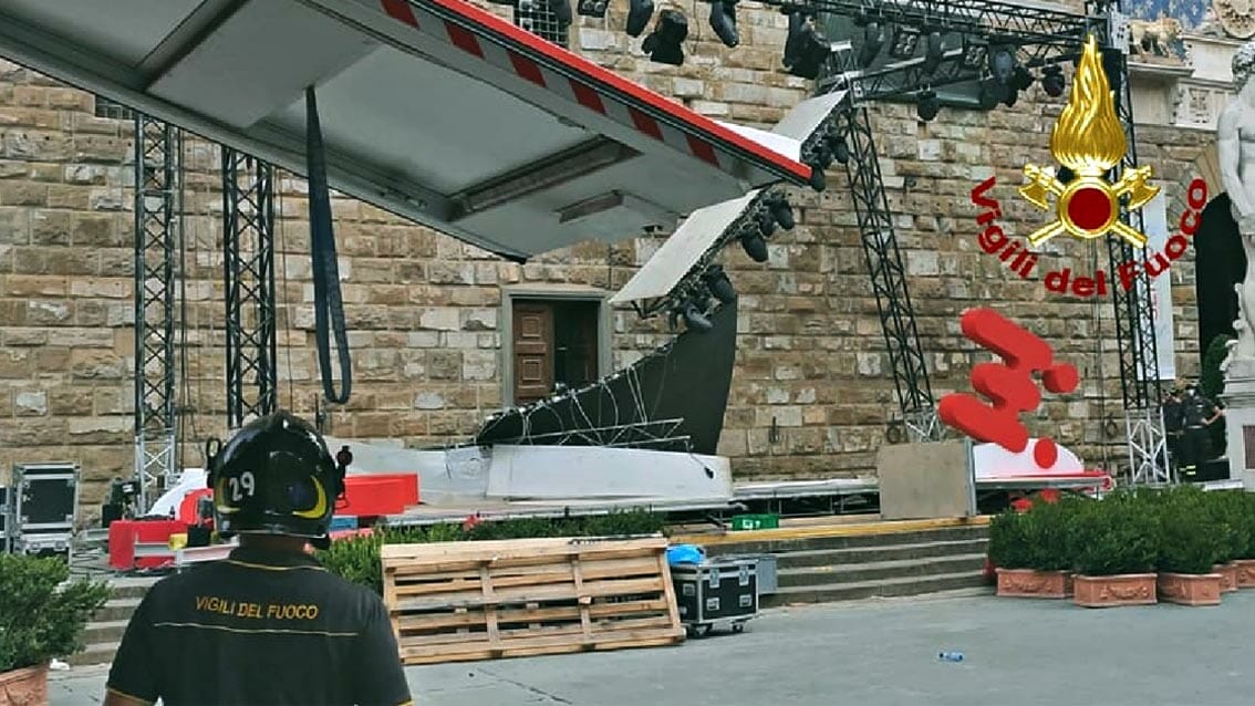 Crollo di parte del palco sotto Palazzo Vecchio, un ferito