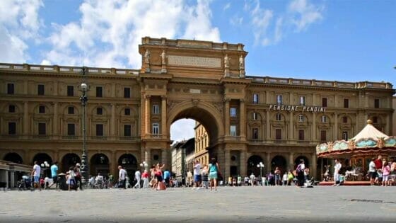 ‘Open day’ per vaccinarsi in piazza a Firenze