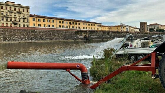 🎧 Firenze, esercitazione della Protezione Civile con idrovore sull’Arno