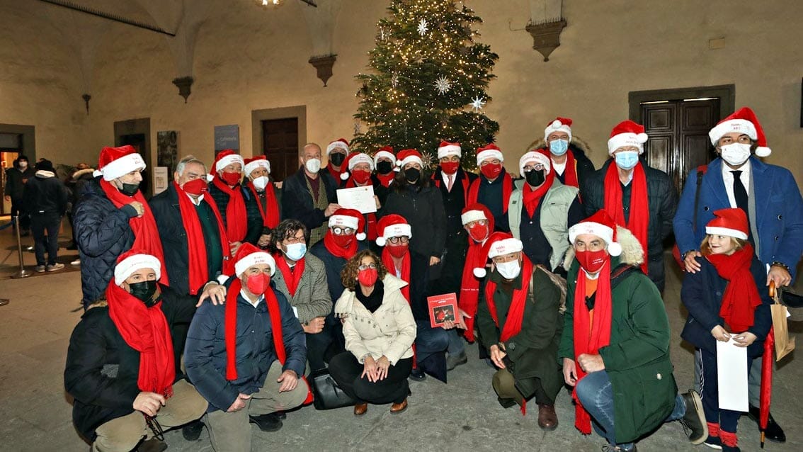 Compagnia di Babbo Natale dona 120 assegni a famiglie in difficoltà